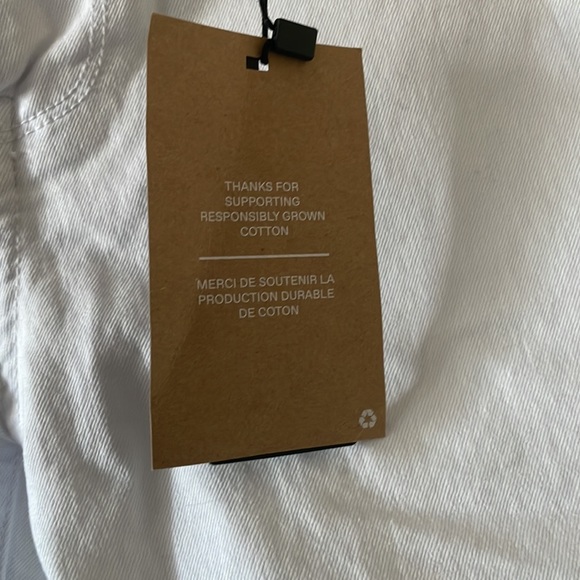 NEW Vero Moda sustainable white denim shorts - Picture 2 of 8